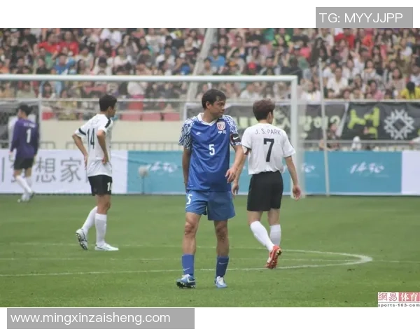 足球明星如何在繁忙生活中找到理想伴侣的秘诀与挑战解析 足球明星如何在繁忙生活中找到理想伴侣的秘诀与挑战解析